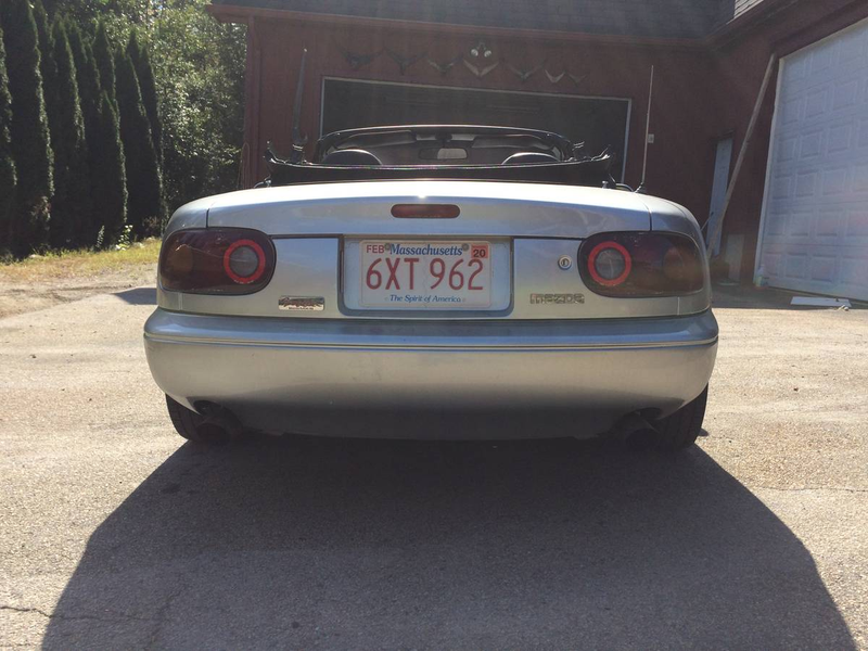 Illustration for article titled At $7,500, Does This 1995 Mazda MX5 Have You Saying "I Could’ve Had a V8"?